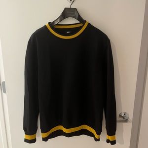 H&M Sweater Crew Neck Black and Gold Large